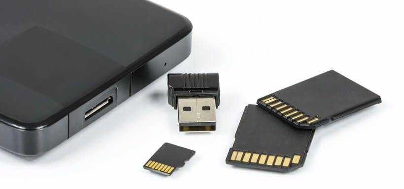 verschiedene Datenträger-Typen (Festplatte, USB-Stick, Speicherkarten)